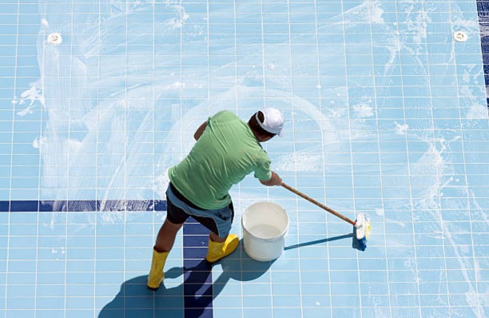 Pool Tile Calcium Removal & Tile Cleaning