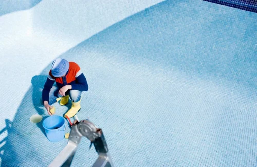 Pool Tile Calcium Removal & Tile Cleaning